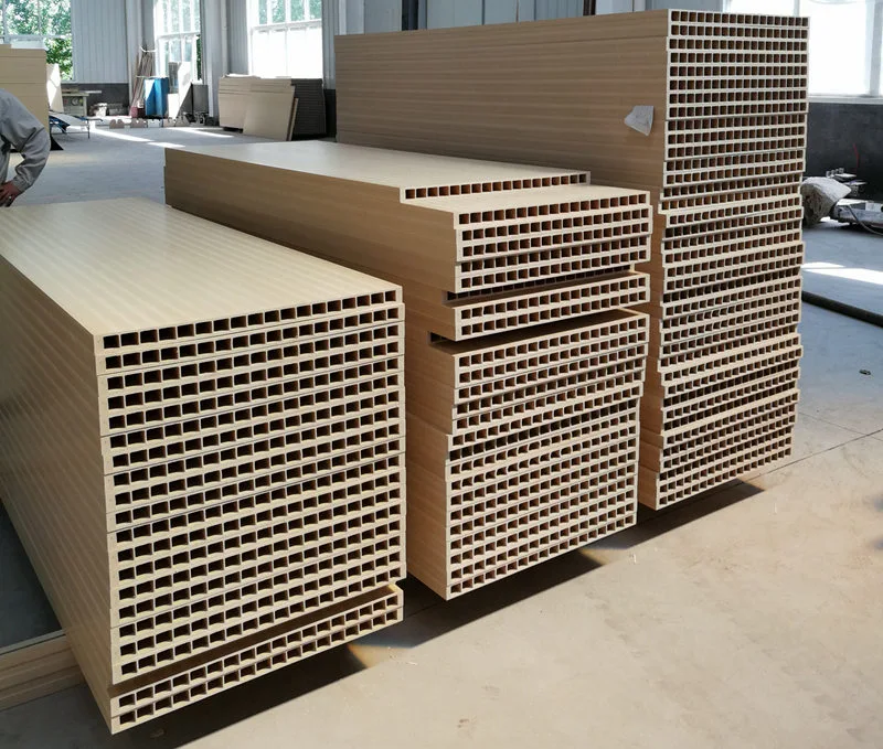 ​Welche Kunststoffmaterialien eignen sich für die Herstellung von WPC-Türen?