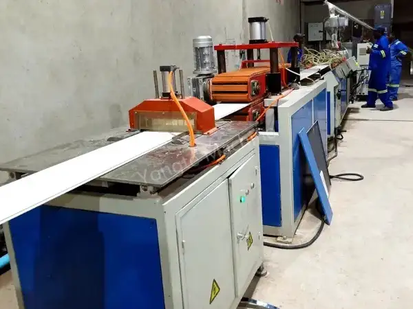 Afrikanische PVC-Deckenherstellungsmaschine