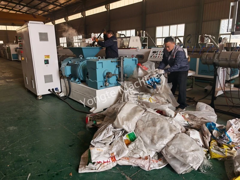 Paralleler Doppelschneckenextruder für das Recycling von Kunststofffolien nach Afrika