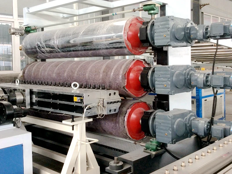 Maschine zur Herstellung von PVC-Platten