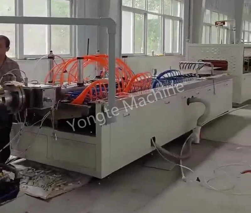 Extrusionslinie für PVC-Wandpaneele in China erfolgreich installiert