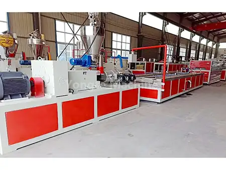 Produktionslinie für PVC-Wandpaneele