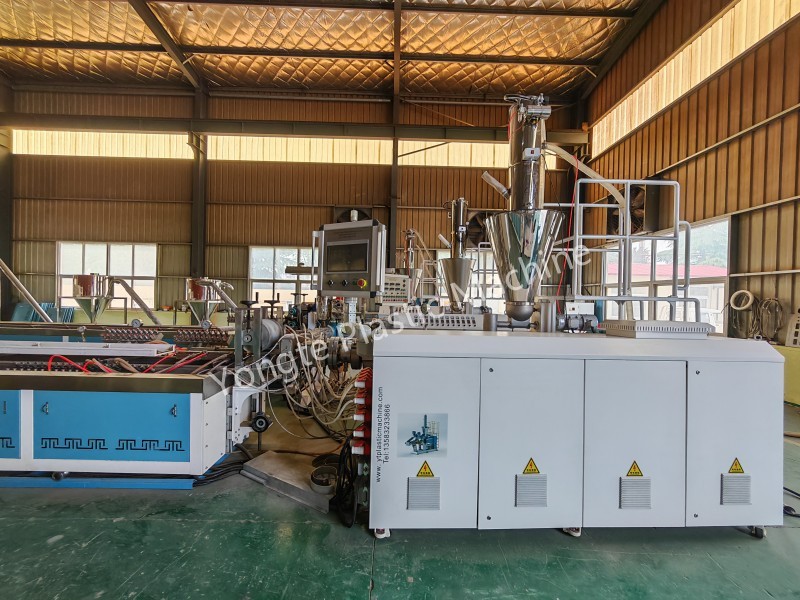 Holz-Kunststoff-Extrusionsmaschine