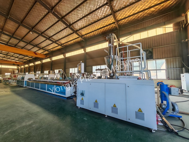 WPC-Extrusionslinie