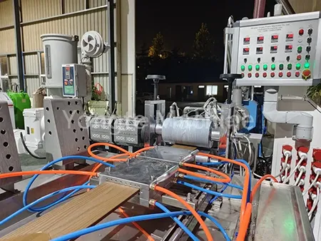 WPC-Zaunherstellungsmaschine